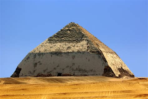  Bent Pyramid - Bí ẩn về Lăng Mộ Vua Sneferu và Kiến Trúc Cổ Đại!