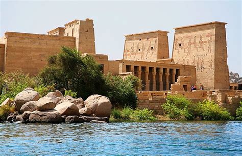  Philae Temple: Một Đền thờ Cổ Đại Vững Chãi Trên Hòn Đảo