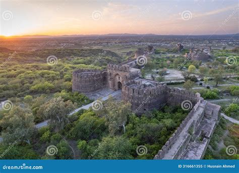 Rohtas Fort: Khám phá Di sản Kiến trúc Mughal và Phong cảnh Đẹp Mê Hồn!