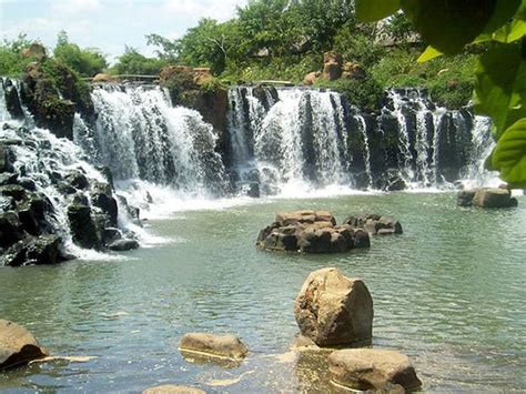  Thác HangLong: Nguồn Suối Sống Động và Phong Cảnh ngoạn mục