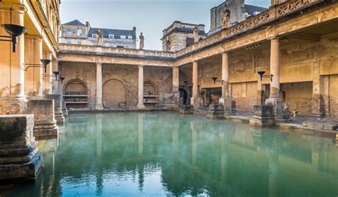 The  Roman Baths! A Historical Marvel Immersed in Warmth and Wonder